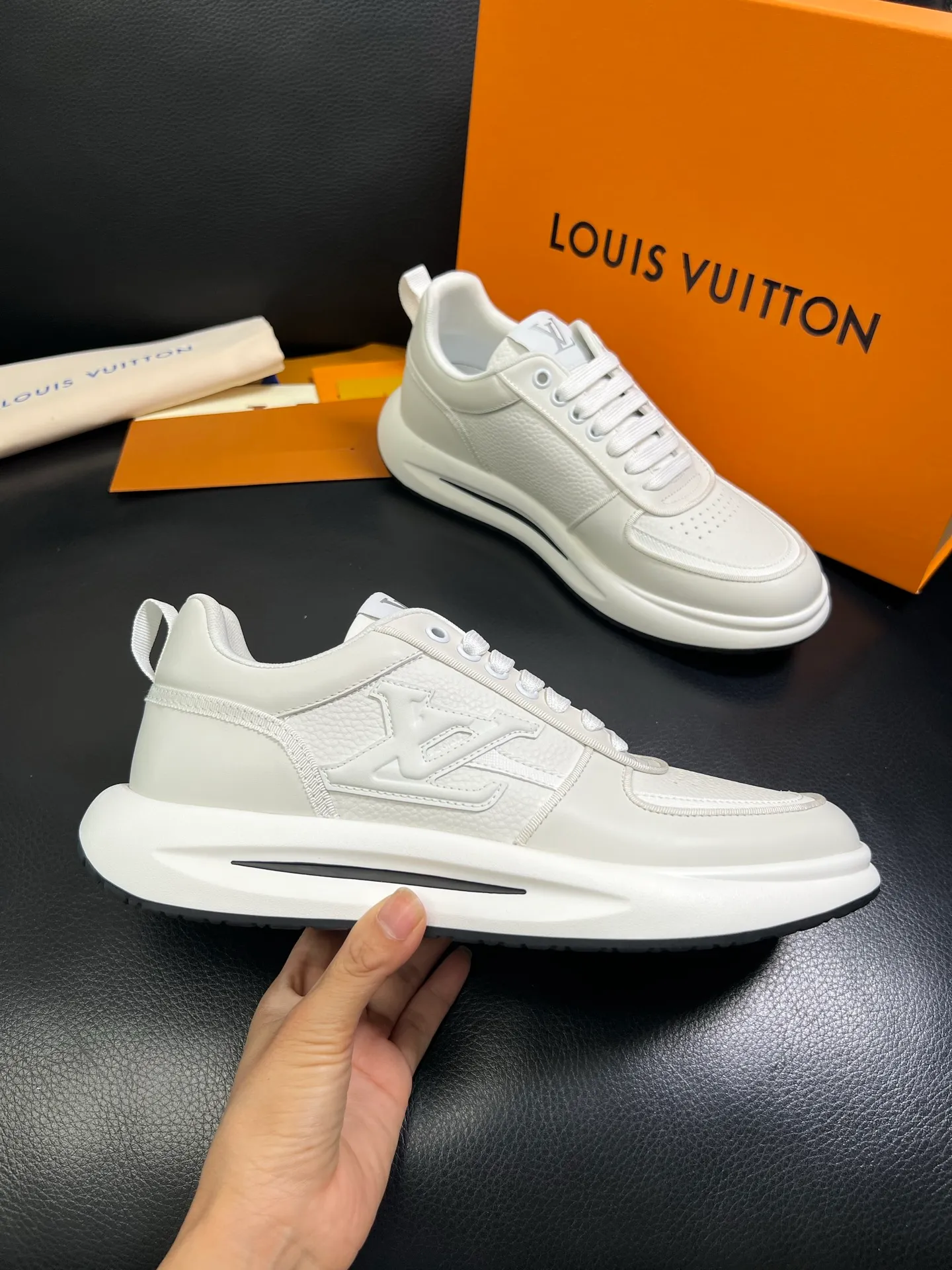 Men's shoes💰800 Lv 🔍Top purchasing agent🇮🇹 Louis Vuitton, the sports sneaker counter is synchronized, the uppers are imported from Italy, high-quality splicing colorful and complex crafts, the imported mesh padding is soft and comfortable, soles: original soles specially provided by the original factory, T men's men's shoes 💰U exclusive movable molded soles are super comfortable, original factory and single goods, 🔍🔍high quality, you can enter and exit the counter at will, welcome to compare, code number 38-44 (customized 45) 85871
